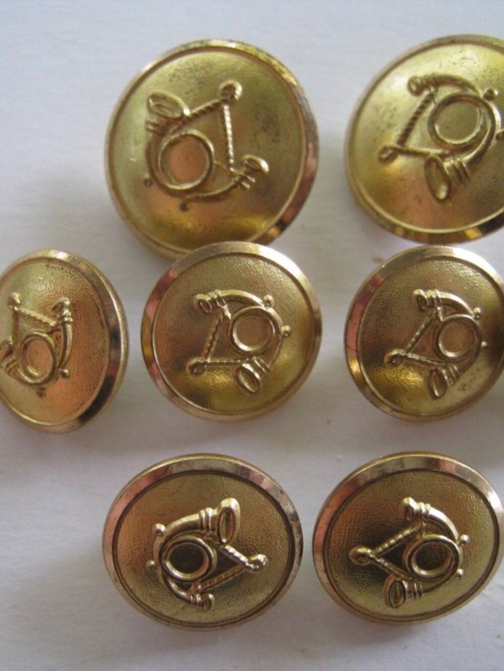 Waterbury 8 Gold Tone Blazer Replacement Buttons Hunting Horn Design Preppy USA